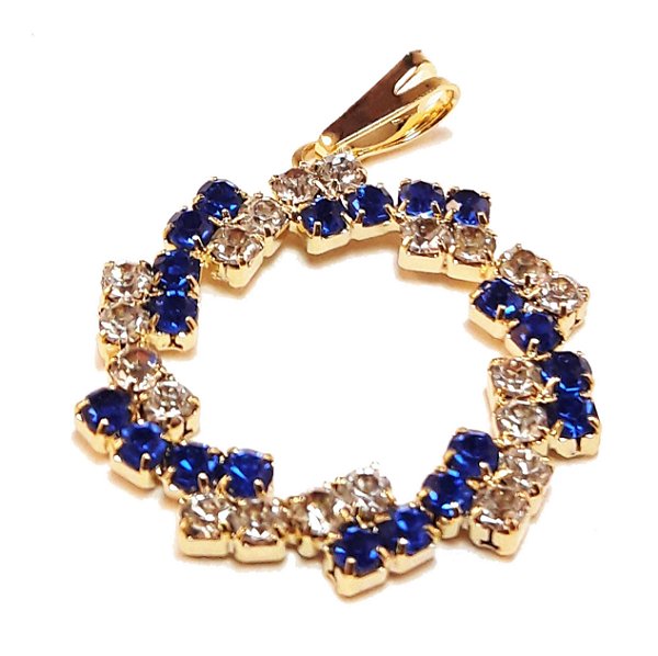 Pingente redondo vazado com mini cristais azul escuro e branco