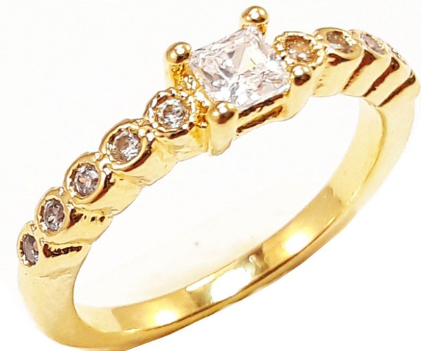 Anel meia aliança cravejado com cristais e zircônias