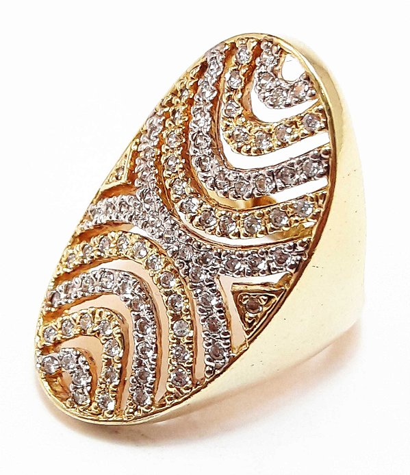 Anel oval vazado com zircônias