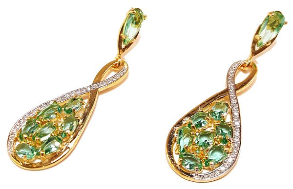 Maxi brinco gota com zircônia branca e colorida.