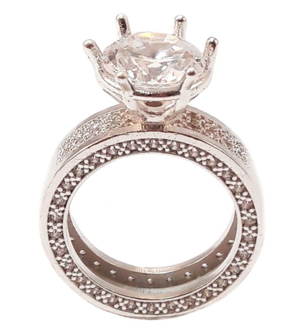 Anel luxo todo cravejado em zircônia branca