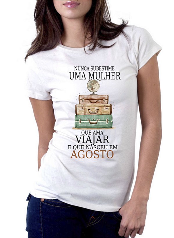 Camiseta Personalizada Nunca Subestime uma Mulher que Ama Viajar II - Informe o Mês