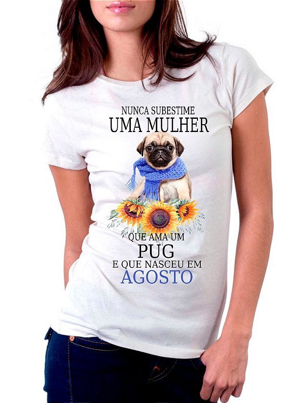 Camiseta Personalizada Nunca Subestime uma Mulher que Ama Pug - Informe o Mês