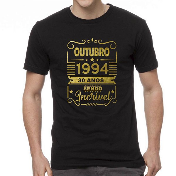 Camiseta Preta Cinquenta Anos Sendo Incrível Dourada - Informe Mês Ano e a Idade