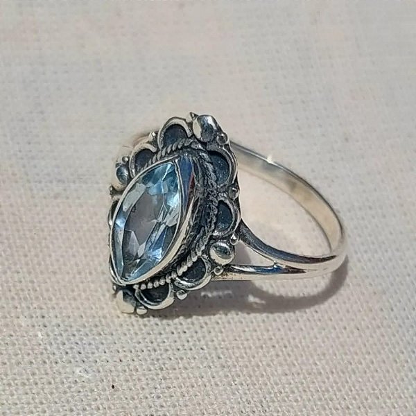 Anel em Prata 925 com Topázio Azul Lapidado - T005
