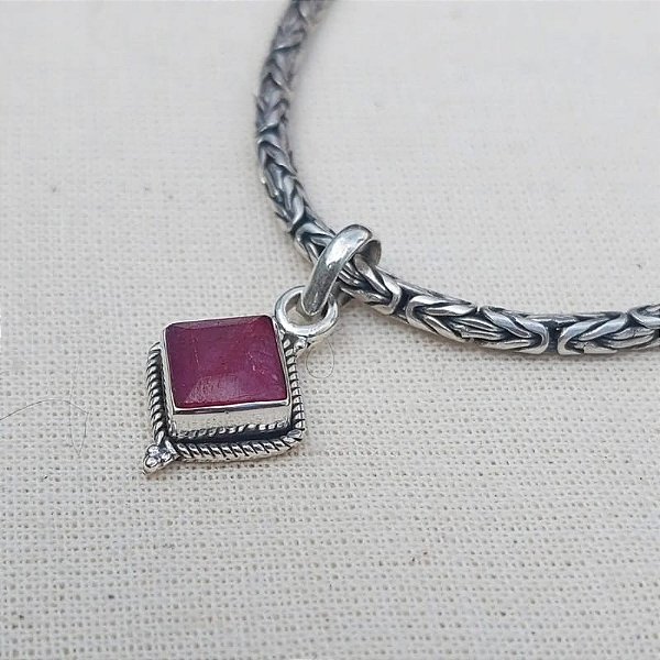 Pingente em prata 925 e pedra Rubi Indiano - artesanal