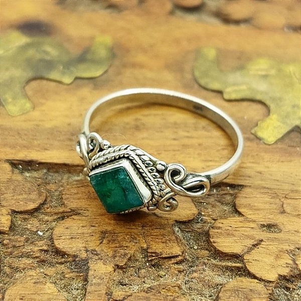 Anel em Prata 925 indiano e Esmeralda - Charm