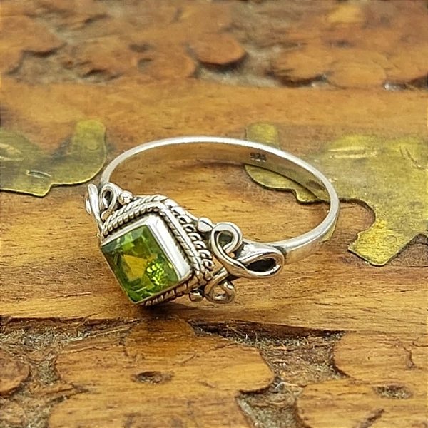 Anel Boho Prata 925 Indiano quadrado - Peridoto