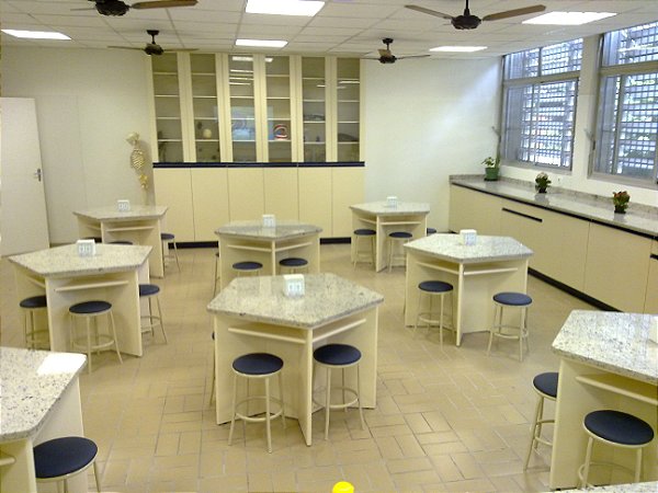 Mobiliário para Escolas - Móveis para Laboratório Escolar e Universidades