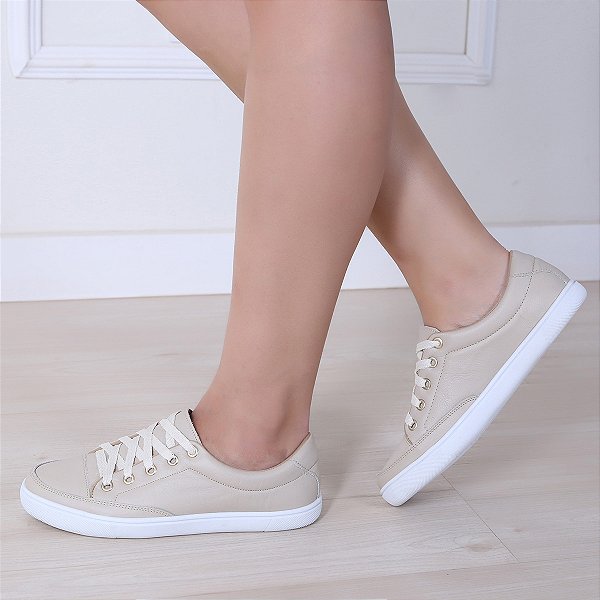 Tênis Feminino Bege Casual Rasteiro em Couro Leve e Confortável