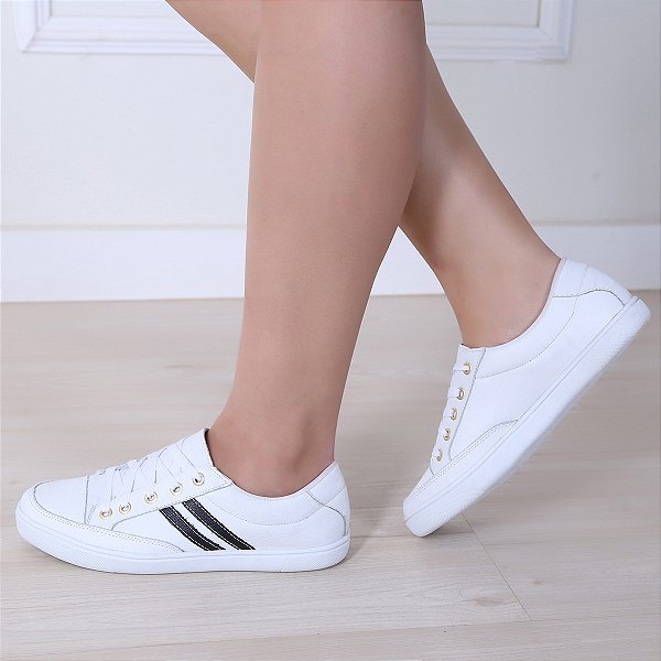 Tênis Feminino Branco com listra Preta em Couro Leve e Confortável