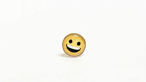 Piercing em prata emoji sorrindo 8mm