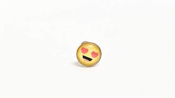 Piercing em prata emoji coração 8mm