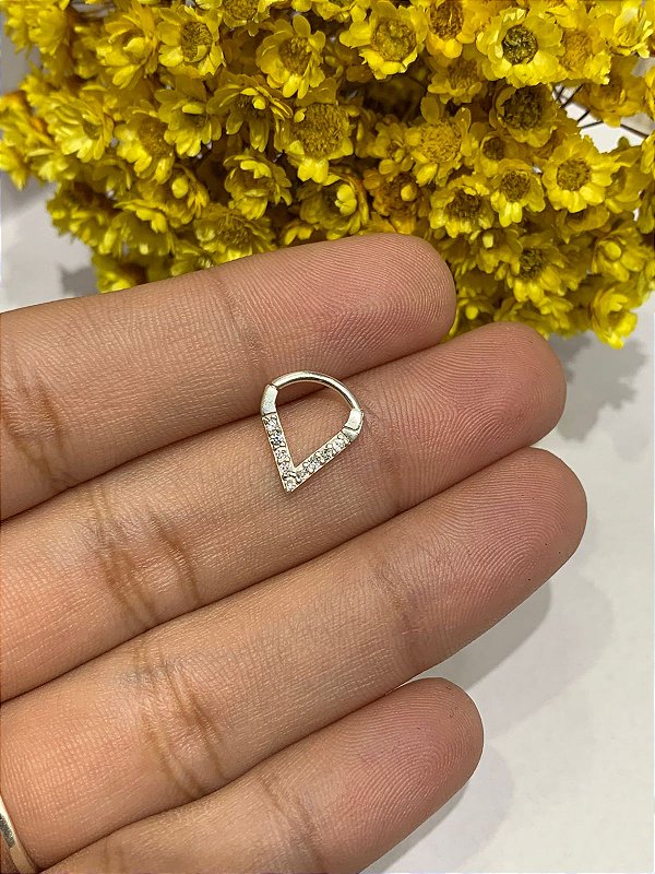 Argola articulada em prata cravejada
