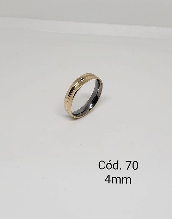 lisa em ouro 18k c/ base em aço c/ friso central e pedra 4mm - reta