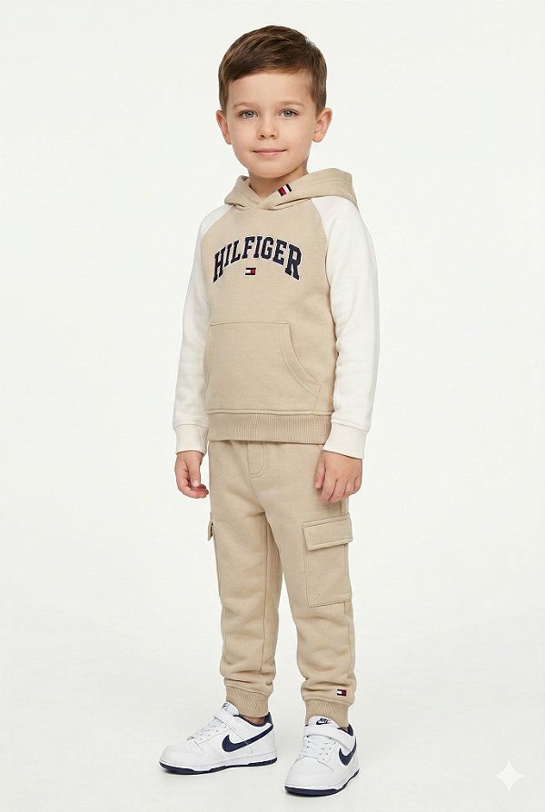 Conjunto Infantil Tommy Hilfiger em Moletom Flanelado com Capuz