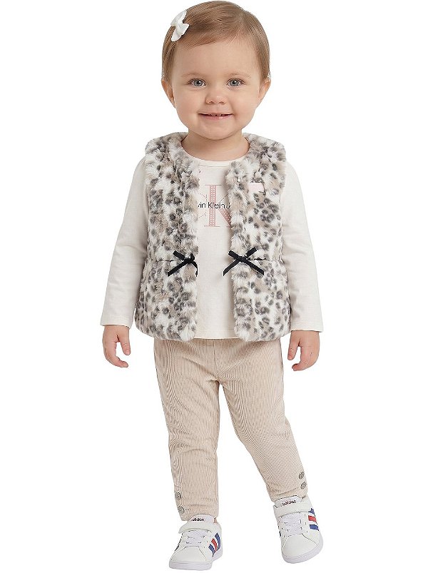 Conjunto 3 Peças Bebê Calvin Klein – Camiseta, Colete e Legging