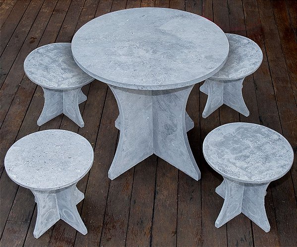 Conjunto Mesa e Banquetas de Jardim em Plástico