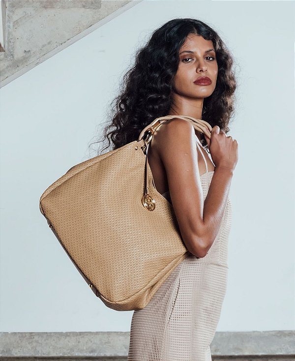 Bolsa tipo Hobo Ferragem Chic - Alça de Ombro - Chenson 3485550 - Marrom