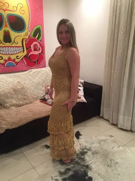 Vestido Crochê Dourado Longo Costa Nua