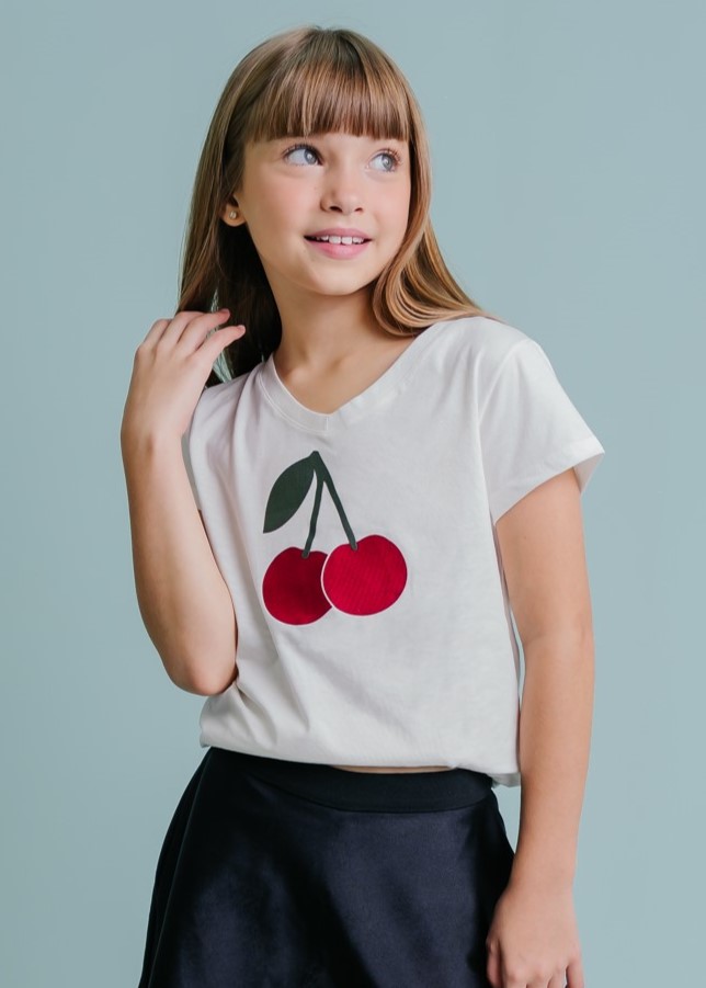 T-shirt Infantil Branca Decote V Cereja