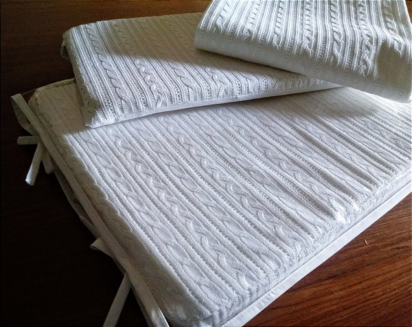 Trocador tricot branco com capa plástica