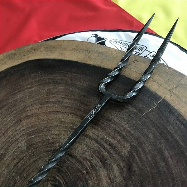 Garfo Rustico em aço carbono 1020 para churrasco, Cabo em madeira jatobá - DAVILA