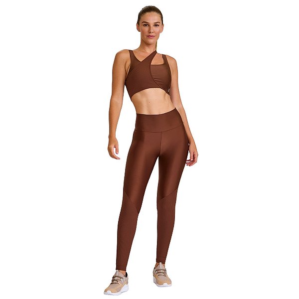 Conjunto Atletika Assimétrico Detalhe Textura Marrom CAJUBRASIL