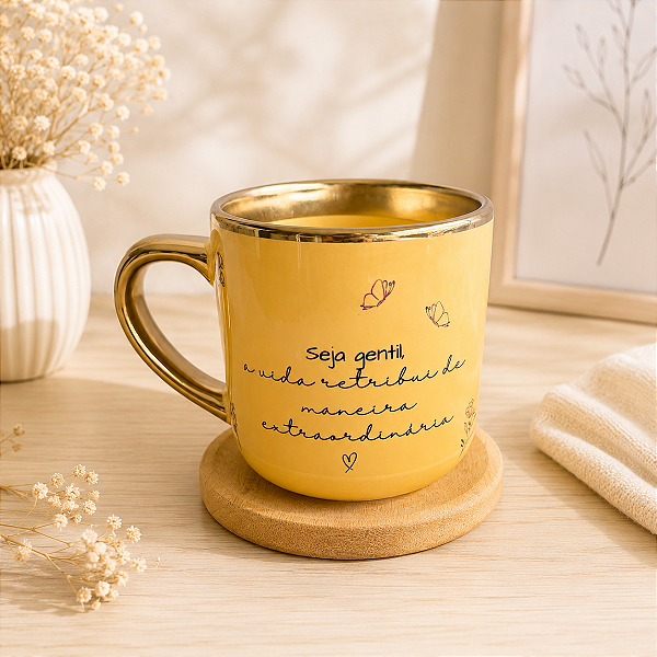 Caneca Imperial Amarela com dourado personalize com o Nome no pires