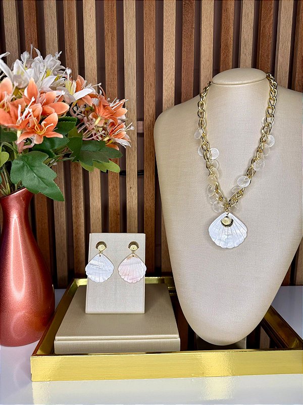 Conjunto de Colar e Brincos com Detalhes Conchas