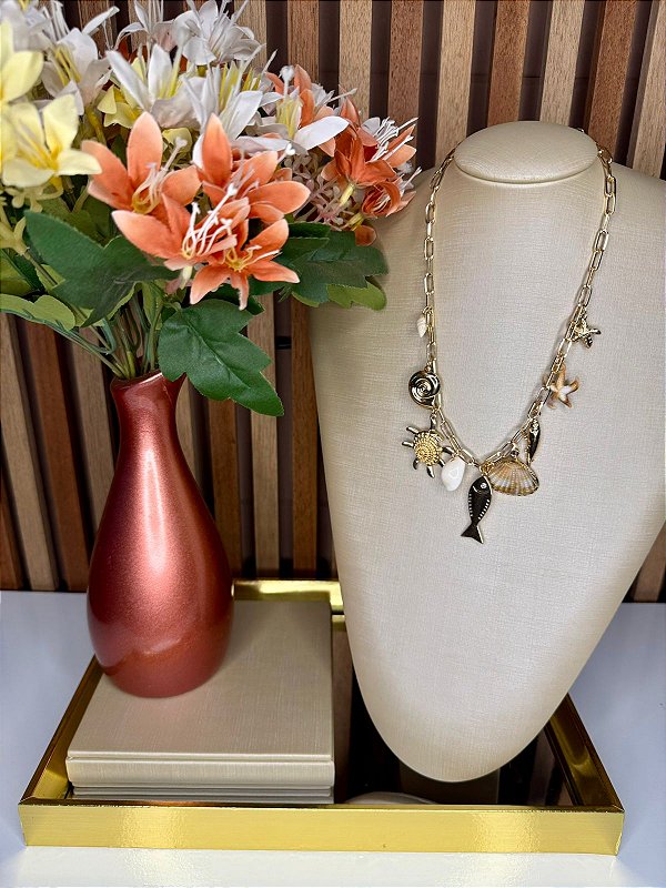 Colar com Pingentes Marinhos – Bijuteria Estilo Praia Chic