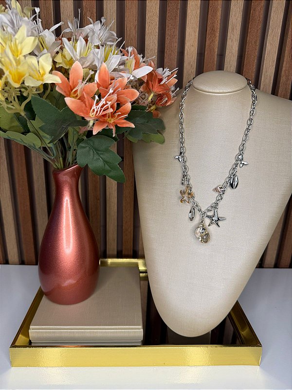 Colar com Pingentes Marinhos Prateado – Bijuteria Estilo Praia Chic