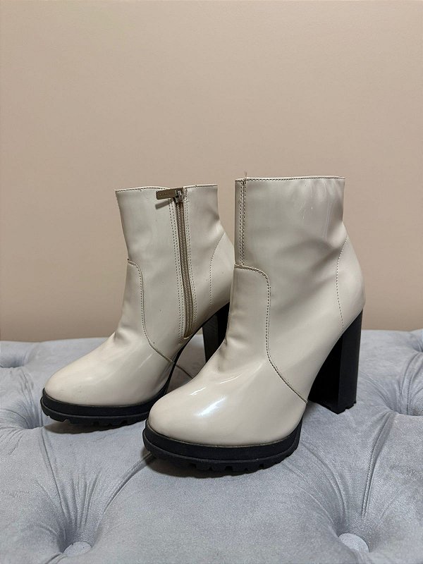 Bota Tratorada Off-White Cano Longo Via Uno - 38