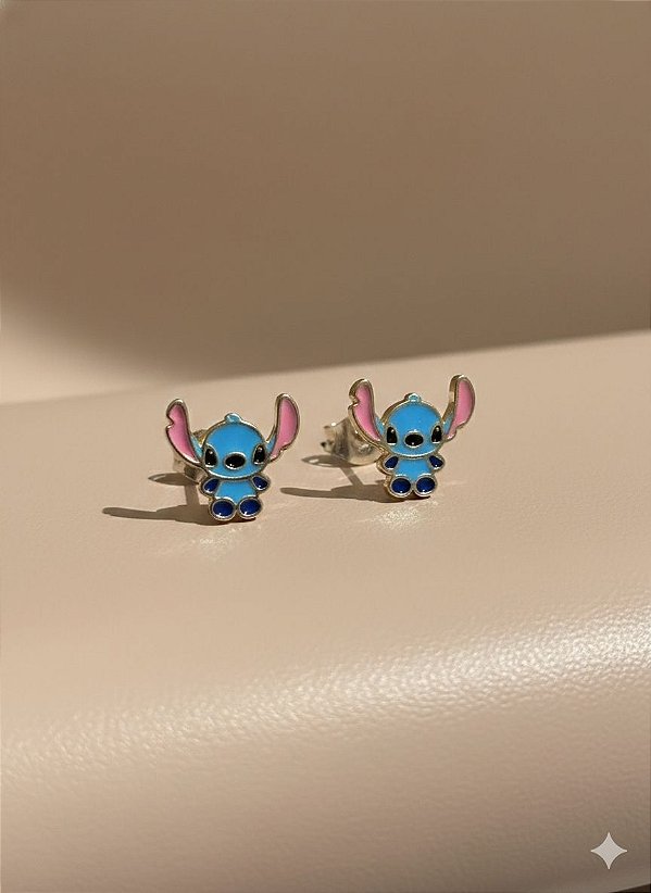 Brinco Stitch Delicado – Semijoia Divertida