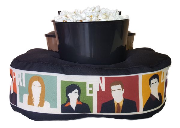 ALMOFADA KIT PIPOCA FRIENDS + 2 COPOS COM TAMPA E CANUDO