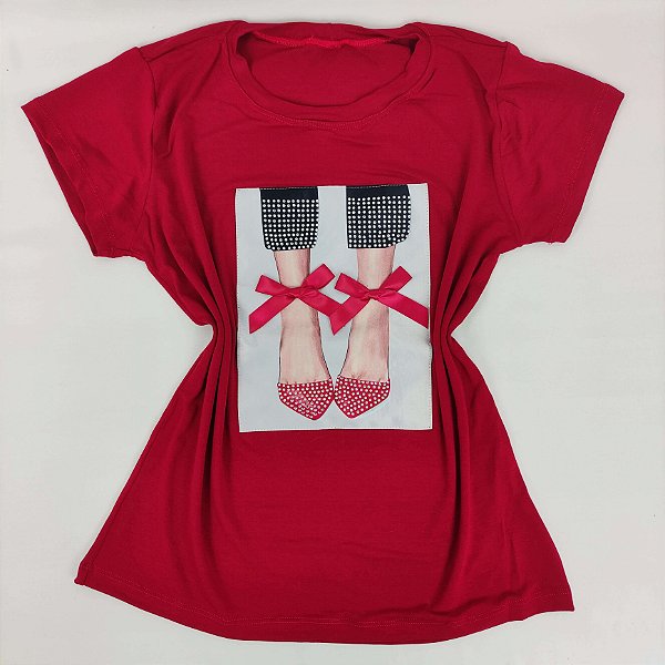 Camiseta Feminina T-Shirt Luxo Vermelha com Acessórios Estampa Scarpin Lacinhos