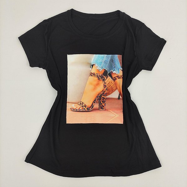 Camiseta Feminina T-Shirt Luxo Preta com Acessórios Estampa Sandália Onça