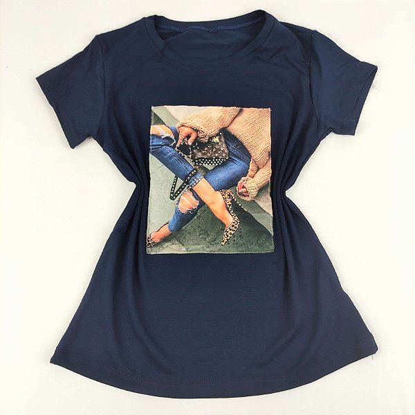 Camiseta Feminina T-Shirt Azul Marinho com Strass Estampa Jeans e Scarpín
