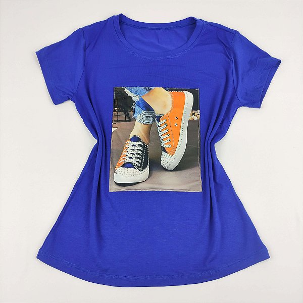 Camiseta Feminina T-Shirt Azul Royal com Strass Estampa Tênis Laranja