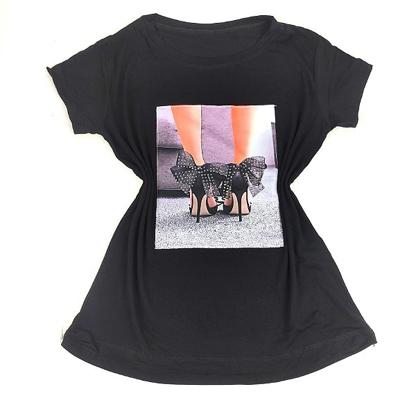 Camiseta Feminina T-Shirt Preta com Strass Estampa Sandália Laço Preto