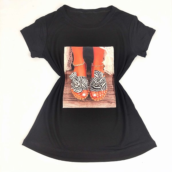 Camiseta Feminina T-Shirt Preta com Strass Estampa Rasteira de Zebra
