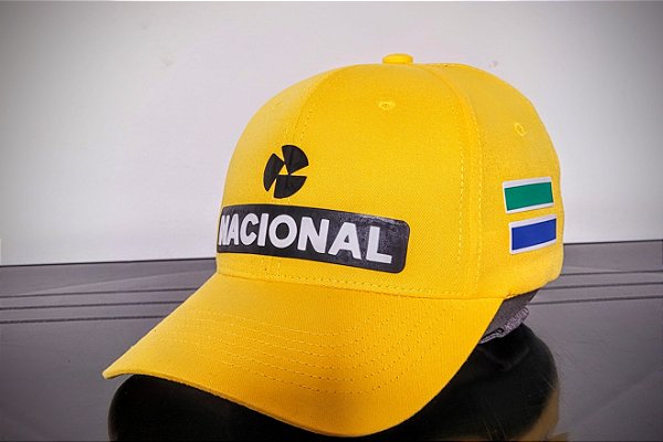 Boné Nacional Amarelo: O Legado do Tricampeão em Seu Estilo