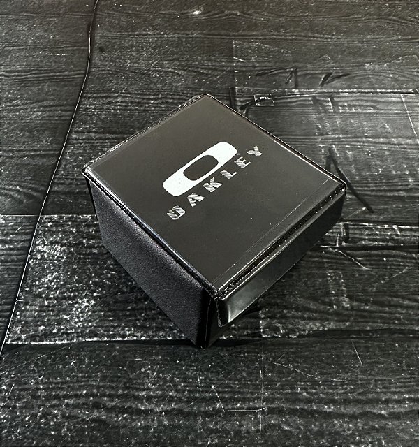 Caixa de Relógio OAKLEY personalizada