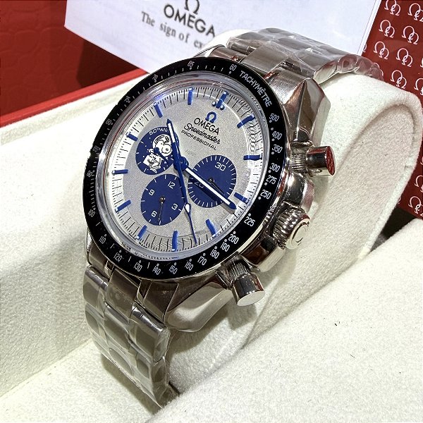 Omega Speedmaster Silver Snoopy Ref. 310.32.42.50.02.001