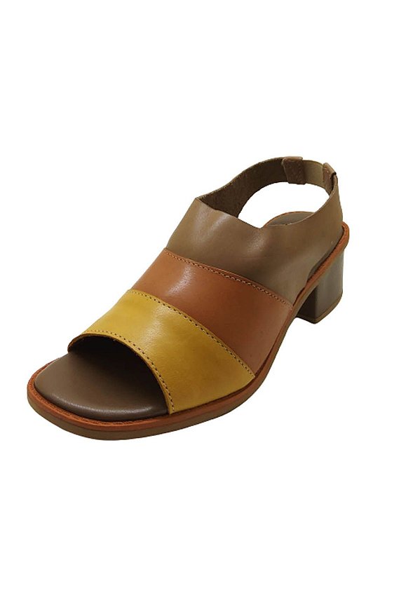 sandália de couro fechada