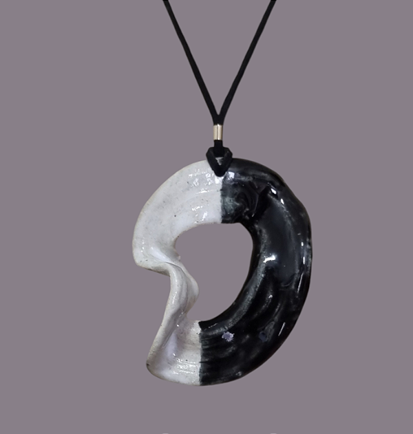 Colar  de Porcelana A4  -   Preto e Branco