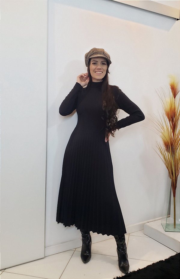 Vestido Midi Plissado Preto Gola Alta