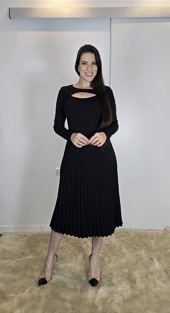 Vestido Plissado Com Fenda no Colo
