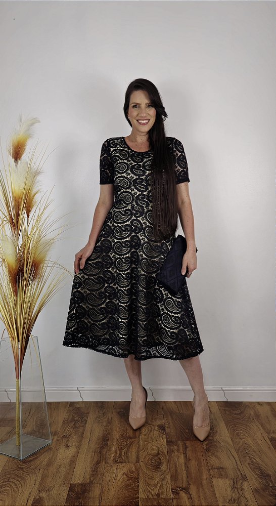 Vestido Renda Preto Fundo Claro