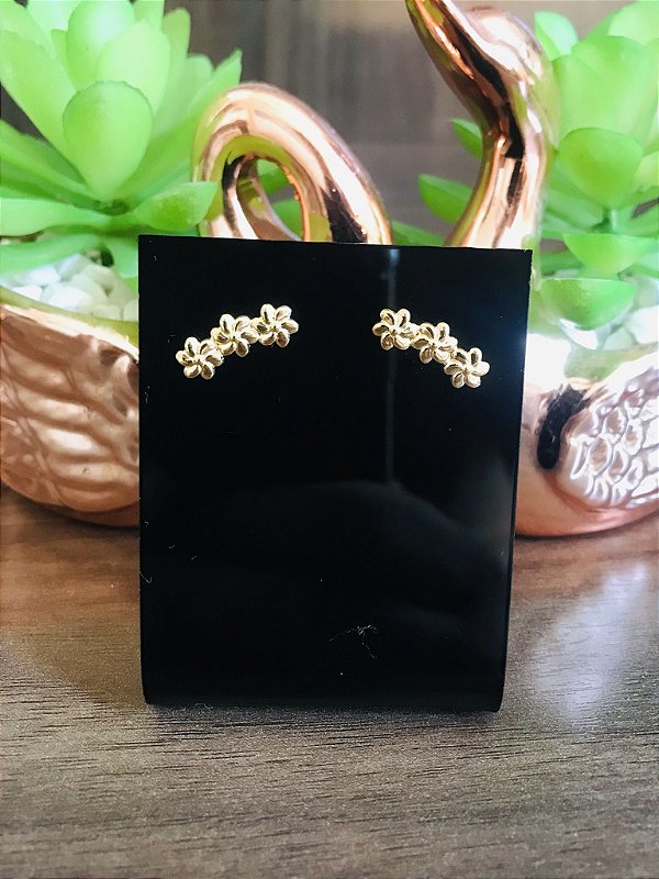 Brinco 3 Flores folheado a ouro 18k